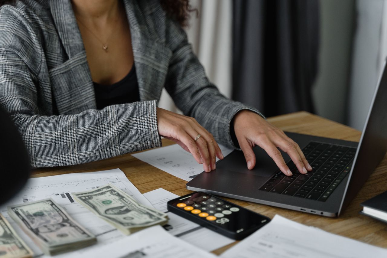 IT certification cost and ROI calculation UAE 2026